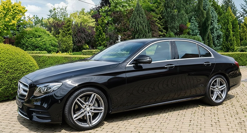 Limousine Mercedes-Benz E-Klasse, Frontansicht