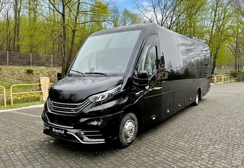Midibus Iveco mit 29 Sitzplätzen, Außenansicht