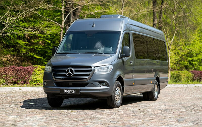 Kleinbus Mercedes-Benz Sprinter mit 16 Sitzplätzen, Außenansicht