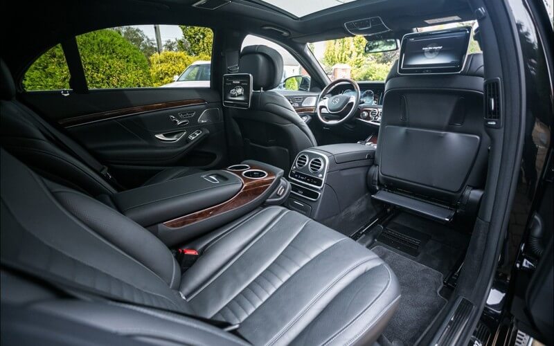 Fond einer Mercedes-Benz S-Klasse