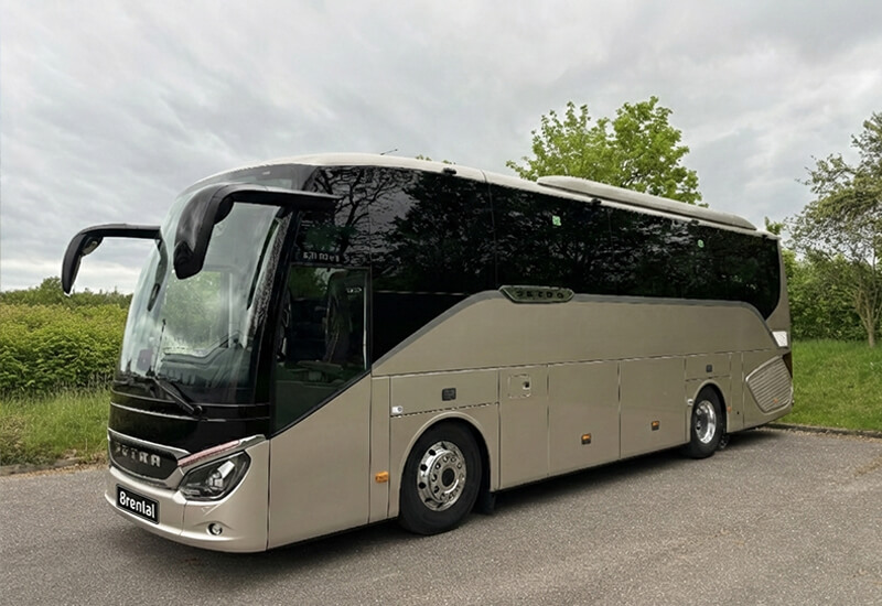 Midibus Setra mit 35 Sitzplätzen, Außenansicht
