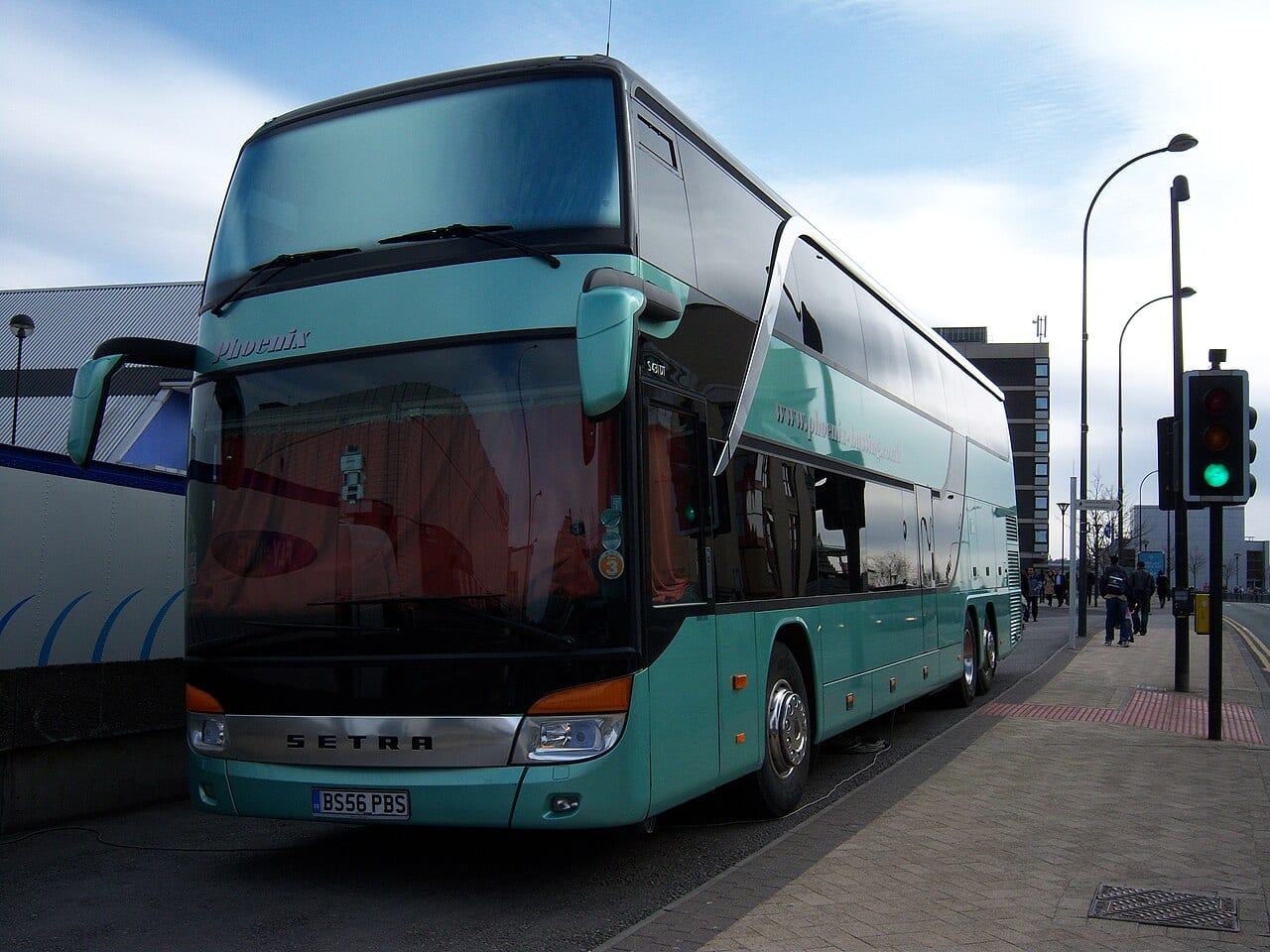 Abgestellter Reisebus, bereit zum Einsteigen